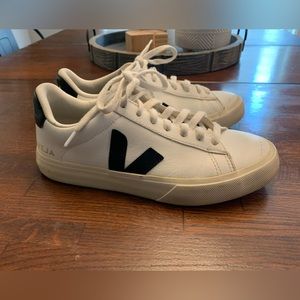 Veja Womens size 8
